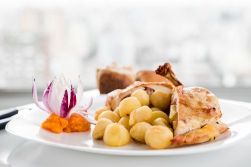 צלחת עם אוכל מצולחת